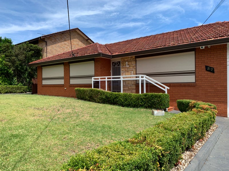 37 Kurrajong Avenue, Hall, NSW 2198