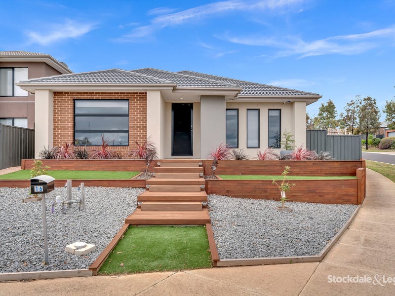 16 Creekside Boulevard, Manor Lakes, VIC 3024