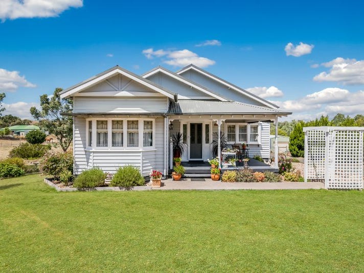 8 Mollison Street, Pyalong, Vic 3521 Property Details