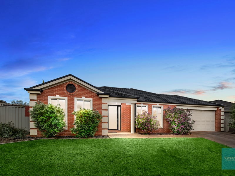 19 Claretown Avenue Caroline Springs Vic 3023
