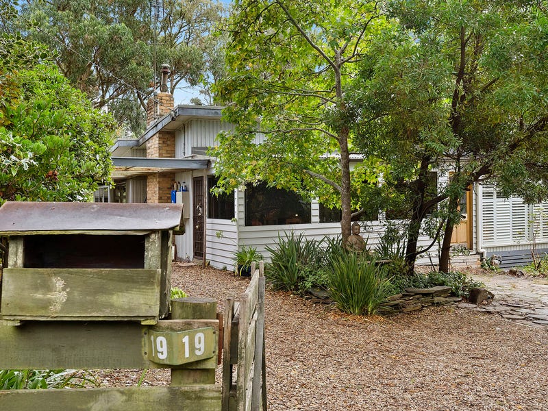 19 High Street, Woodend, Vic 3442 Property Details