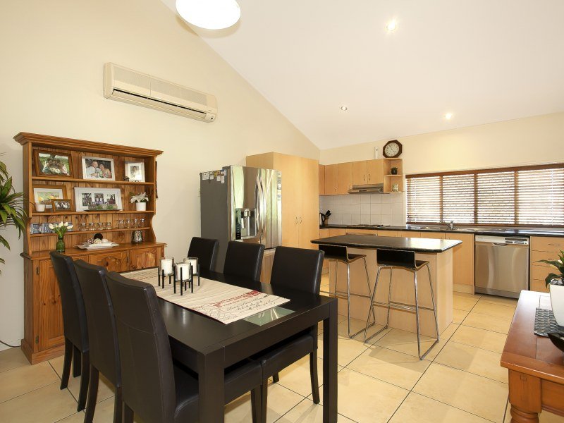 7 Noosa Place, Carindale, Qld 4152 Property Details