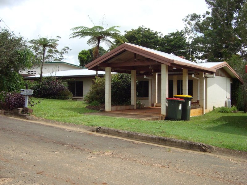 12 Lakeside Drive, Yungaburra, QLD 4884