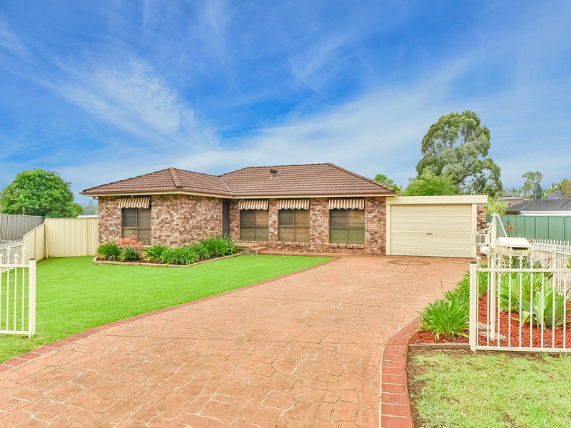 67 Boomerang Cres, Raby, NSW 2566