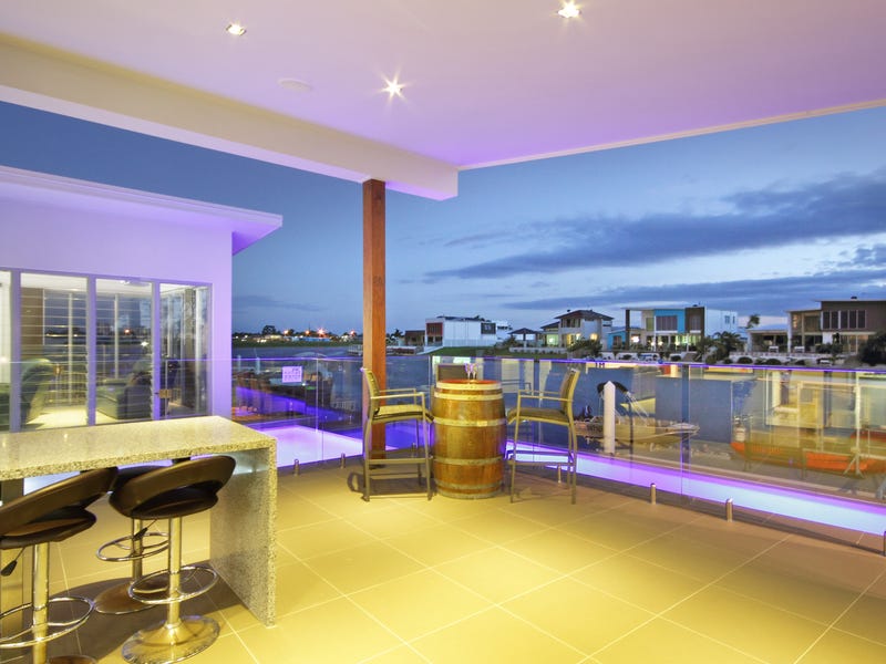 4 North Point Cres, Pelican Waters, QLD 4551