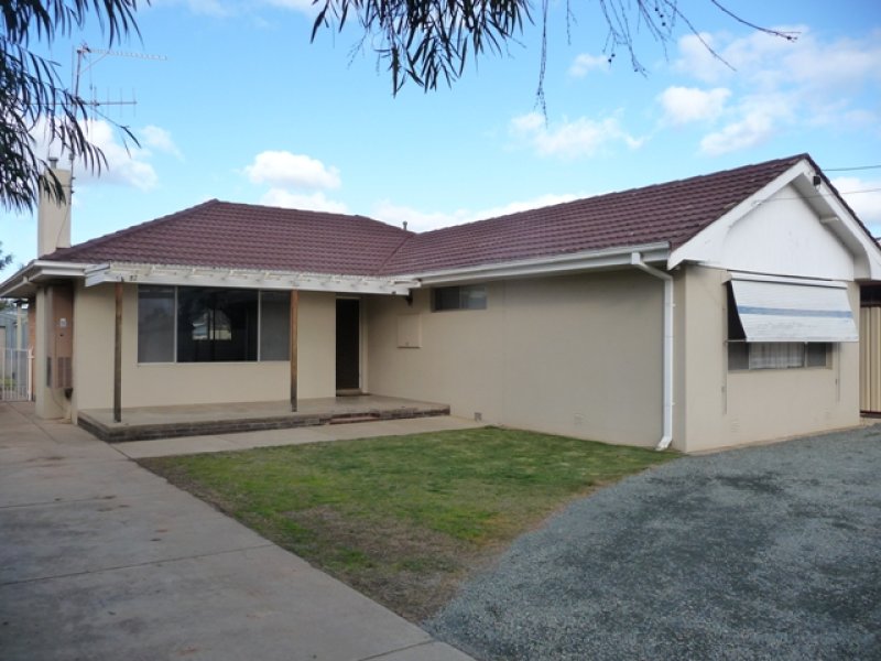 82 Crossen St, Echuca, Vic 3564 Property Details