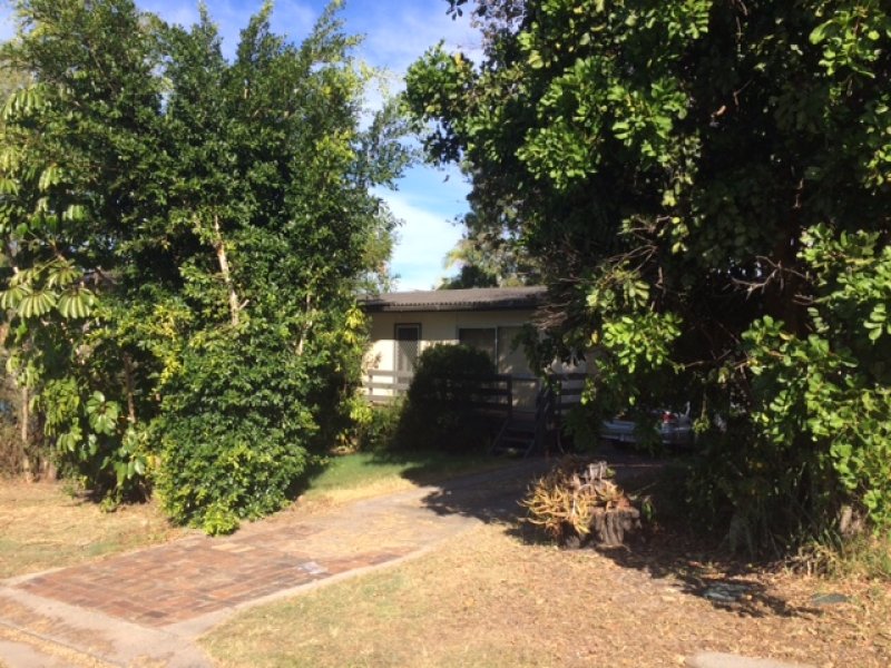 10 Robin Avenue, Paradise Point, QLD 4216 10 Robin Avenue, Paradise Point, QLD 4216