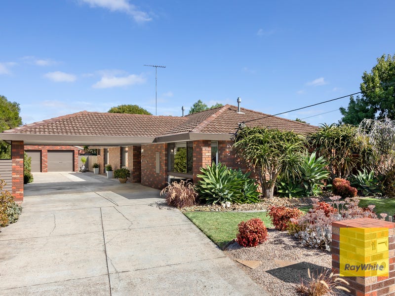 11 Oberon Drive, Belmont, Vic 3216 Property Details