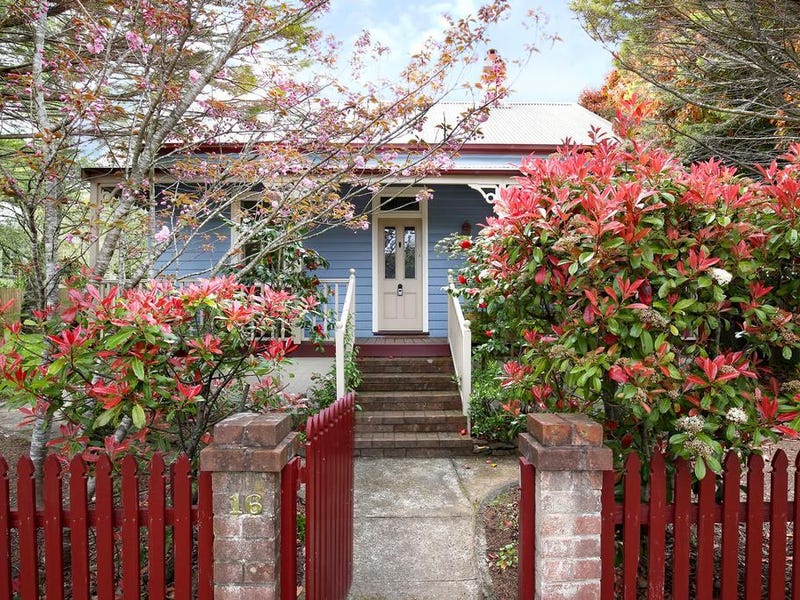 16 Blackheath Street, Leura, NSW 2780