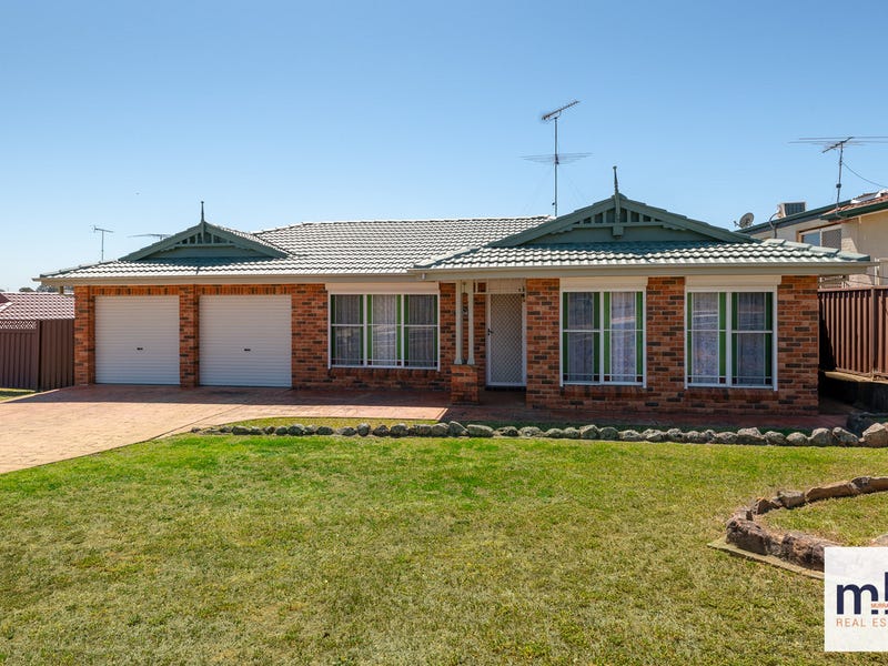 75 St Helens Park Drive, St Helens Park, NSW 2560