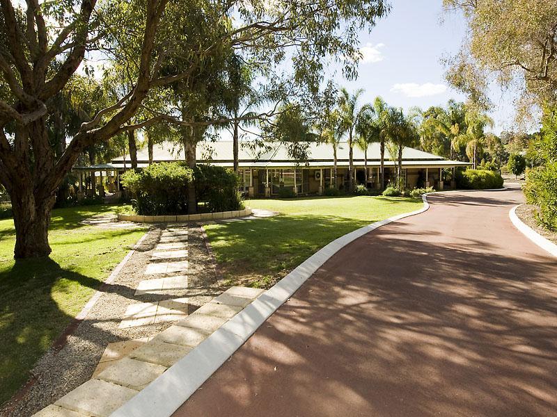 121 Meadowbrook Ramble, Bullsbrook, WA 6084 Property Details