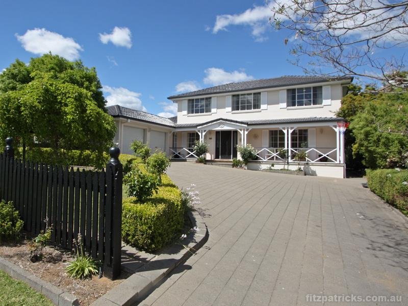 86 Lakehaven Drive, Lake Albert, NSW 2650