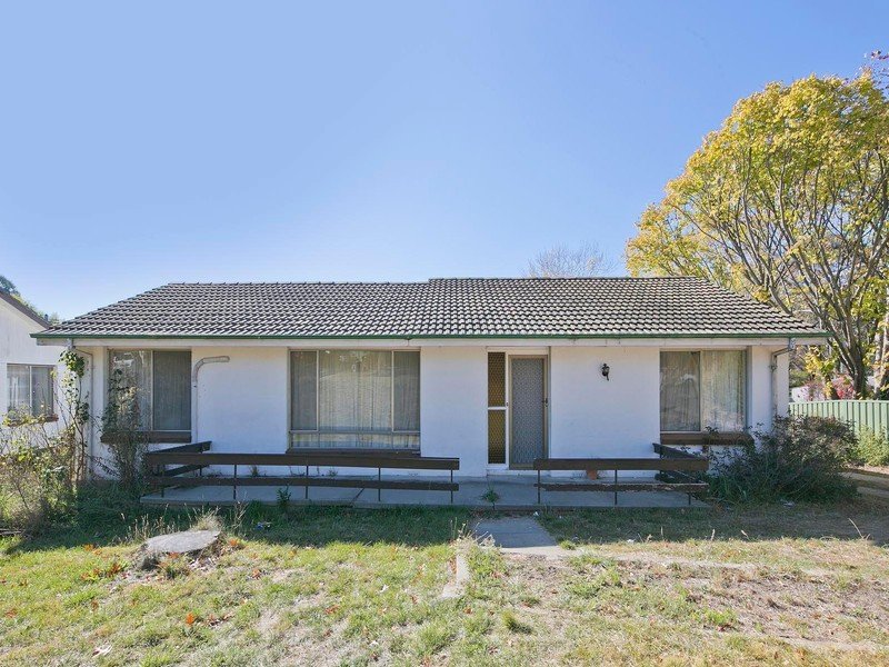 35 Blackman Cres, Macquarie, ACT 2614