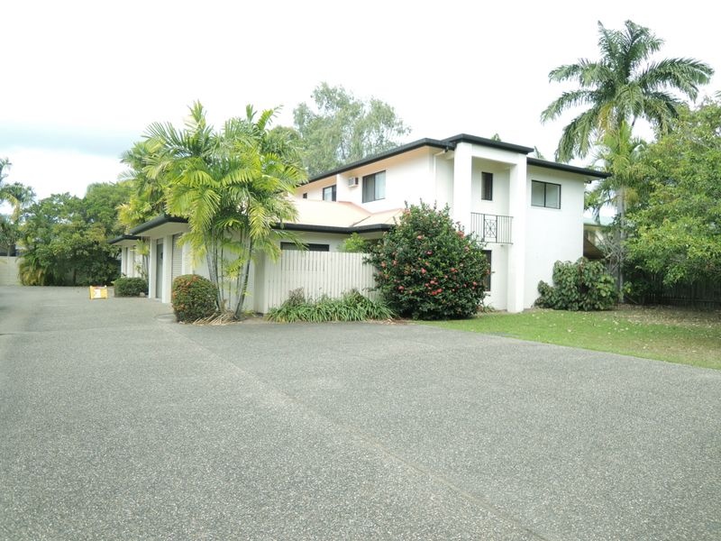 6569 Cedar Road, Palm Cove, QLD 4879