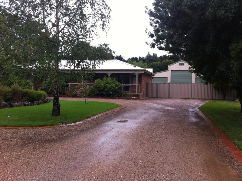 5 Digby Drive, Romsey, Vic 3434 Property Details