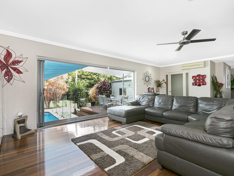 2 Clifford Street, Woody Point, QLD 4019