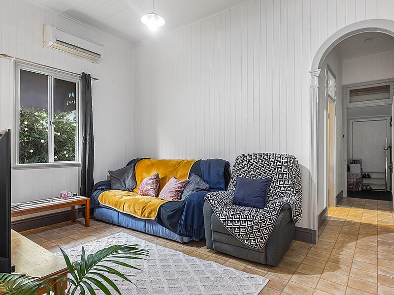 90 Hume Street, Pittsworth, Qld 4356 Property Details