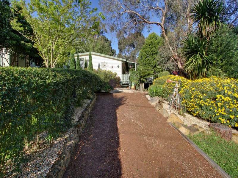 6 Bristol Cres, Lilydale, VIC 3140