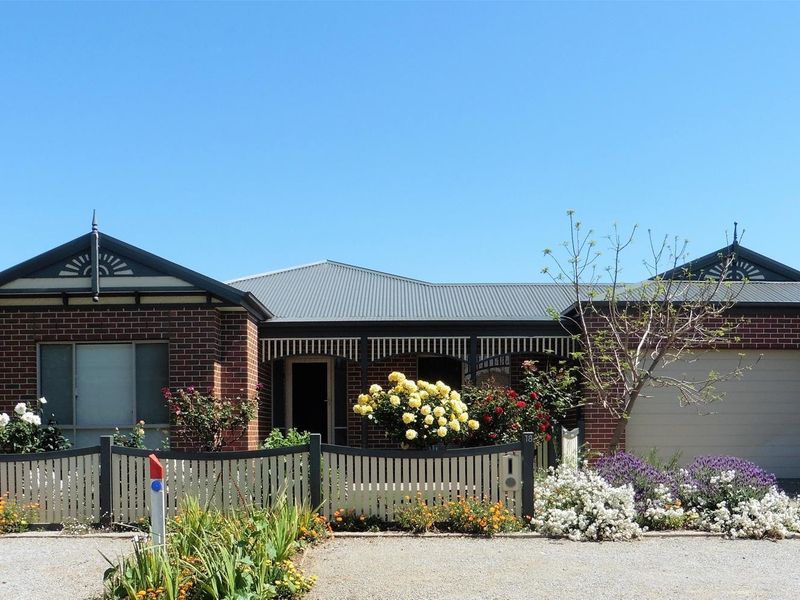 18 Yankos Drive, Werribee, VIC 3030