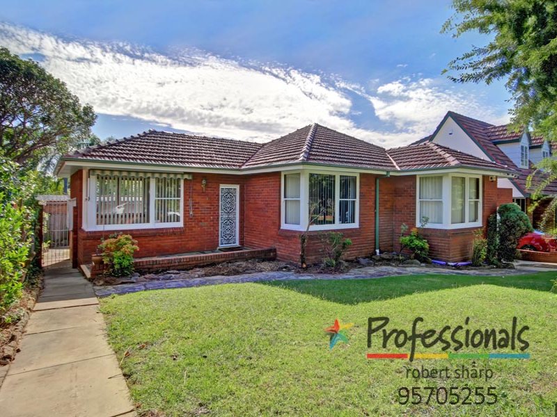 10 Wiggins Avenue, Beverly Hills, NSW 2209