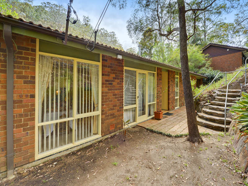 8 Valley Road, Hornsby, NSW 2077