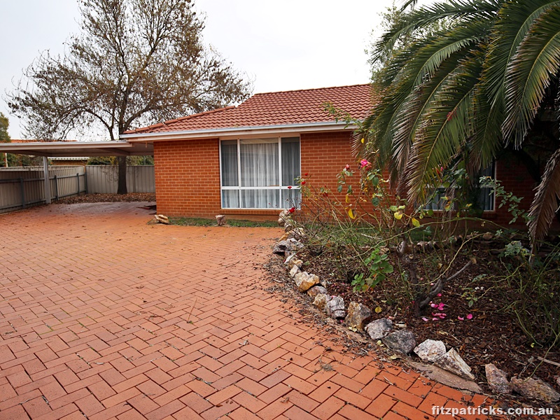 2/4 Canola Place, Estella, NSW 2650