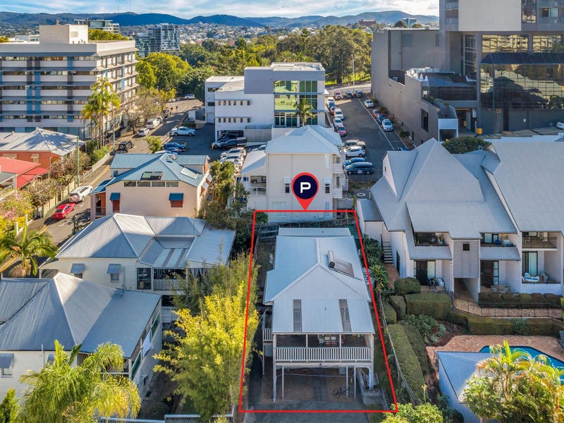 Houses for Sale in Spring Hill, QLD 4000