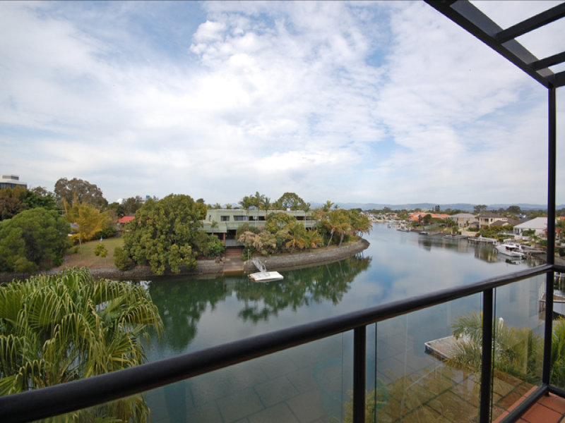 51 24 Slatyer Avenue Bundall Qld 4217 Property Details