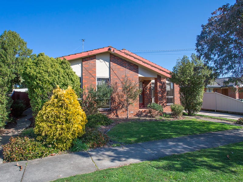 25 Montgomery Street, Wendouree, VIC 3355 - realestate.com.au