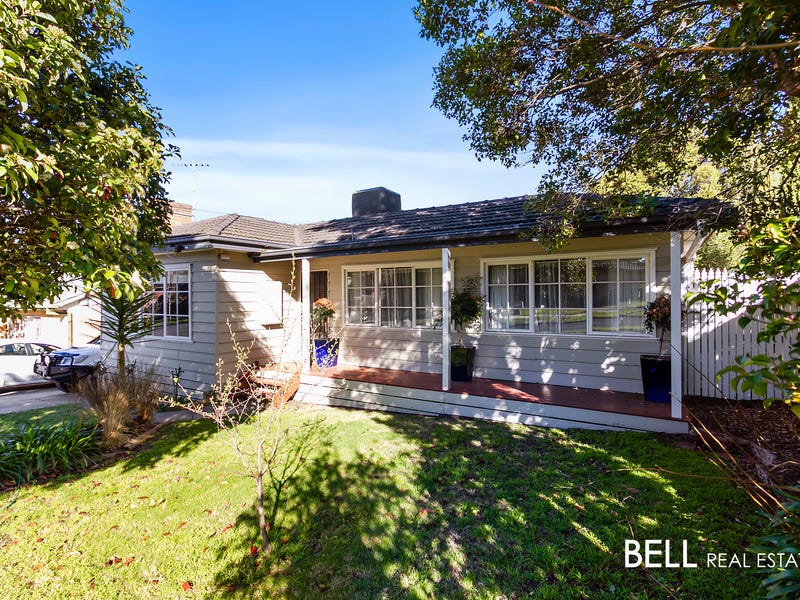 15 Silverton Drive, Ferntree Gully, VIC 3156