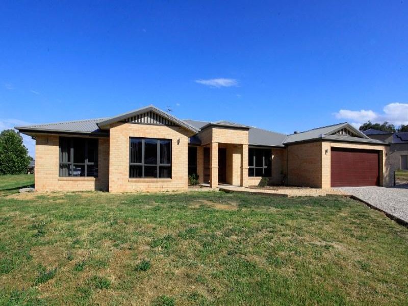17 Lambourn Drive, Wodonga, Vic 3690 Property Details