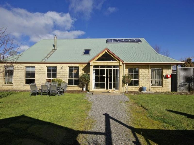 2 Pioneer Cres, Sheffield, TAS 7306