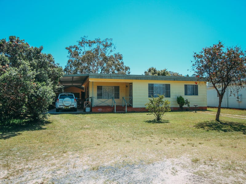 18 Ninth Avenue, Stuarts Point, NSW 2441