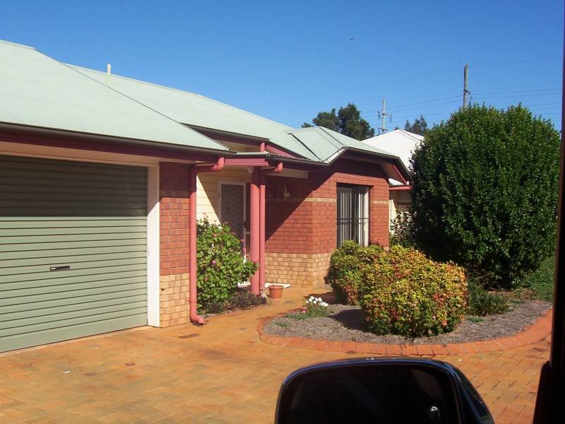 4/32 Tessmanns Road, Kingaroy, QLD 4610