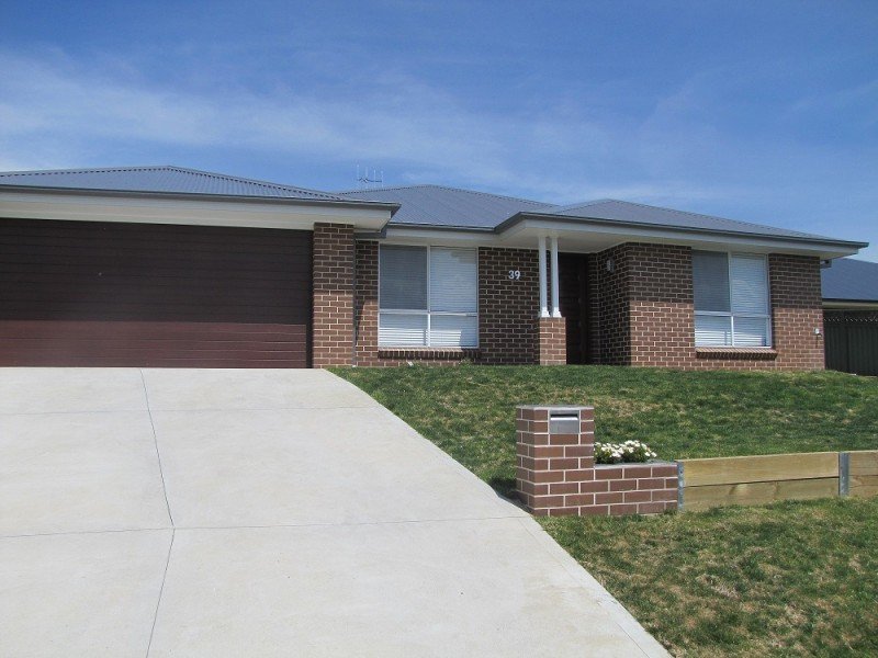 39 Emerald Drive Kelso Nsw 2795 Realestate Com Au