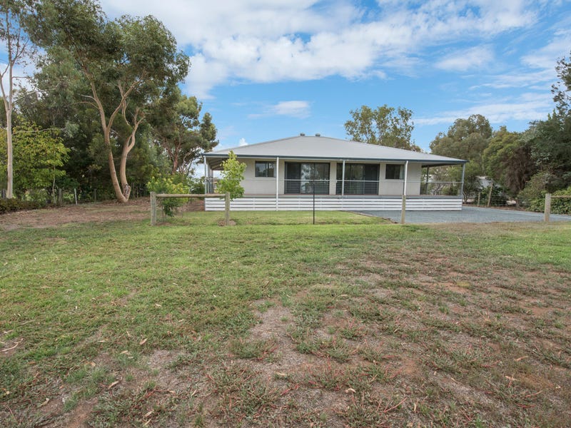 19 Lakeside Drive, Lake Boga, VIC 3584