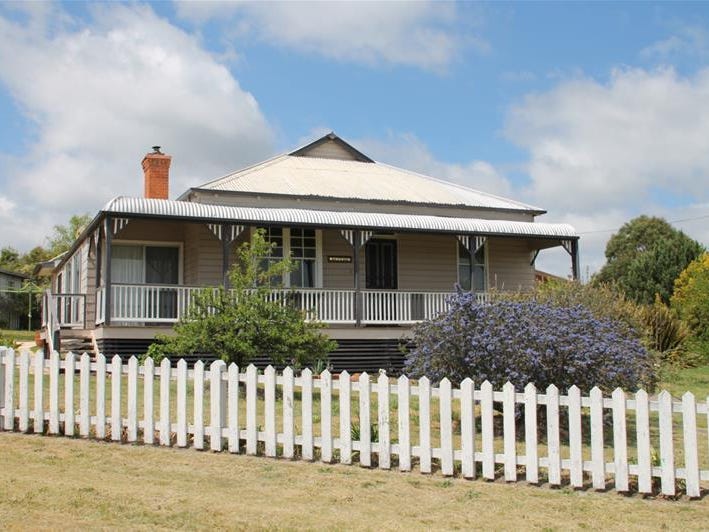 151 Cowper Street, Tenterfield, NSW 2372