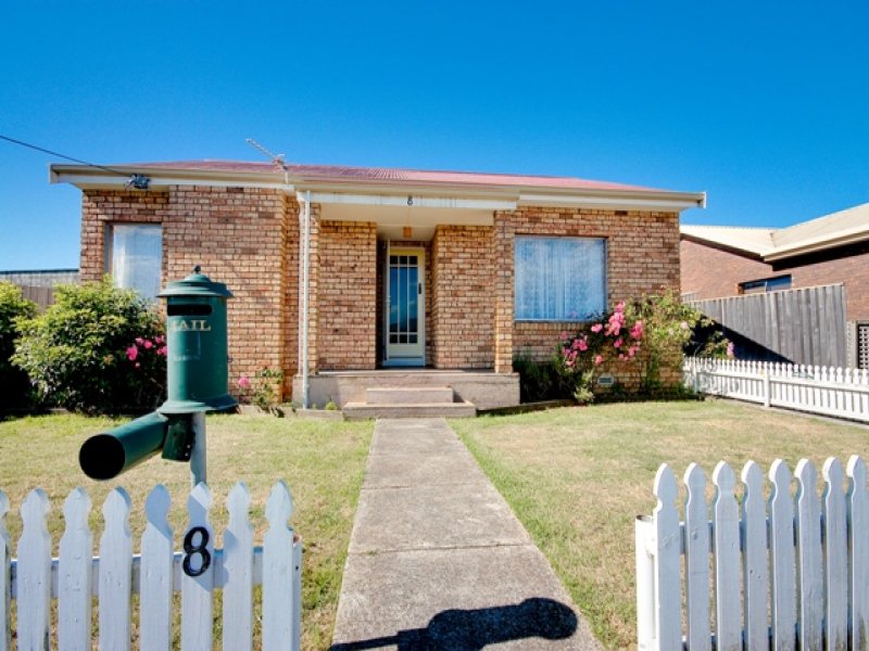 8 Charles Street, Devonport, Tas 7310