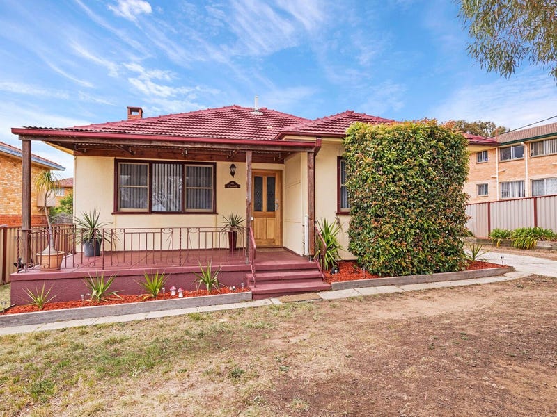 54 Crest Road, Queanbeyan, NSW 2620 Property Details