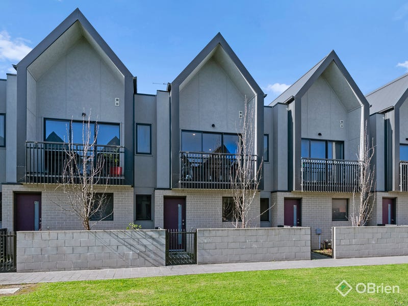 6 Ripplebrook Walk, Pakenham, Vic 3810 Townhouse for Sale