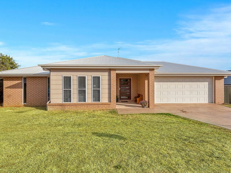 4 Opal Street, Glenvale, Qld 4350