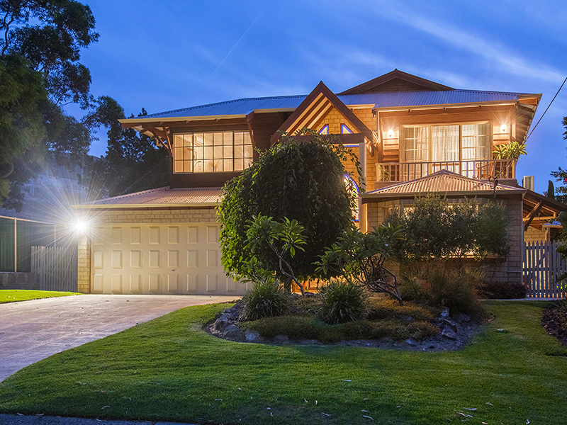 10 Armstrong Street, Halls Head, WA 6210