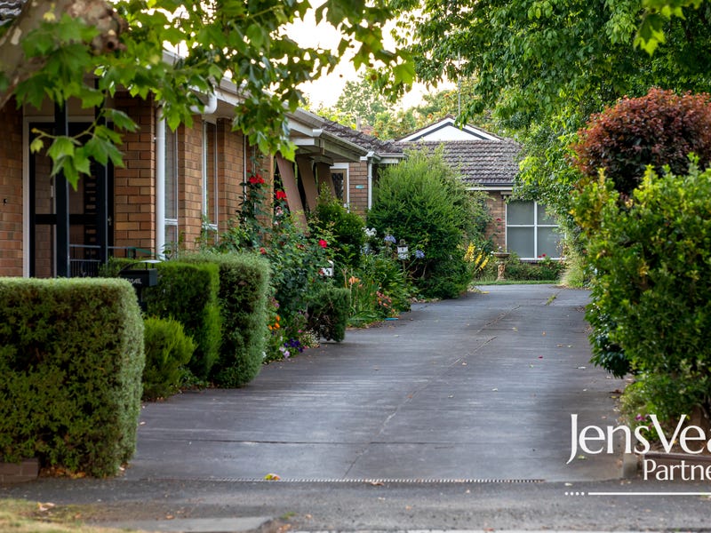 4/4 Pleasant Street South, Newington, Vic 3350 Property Details