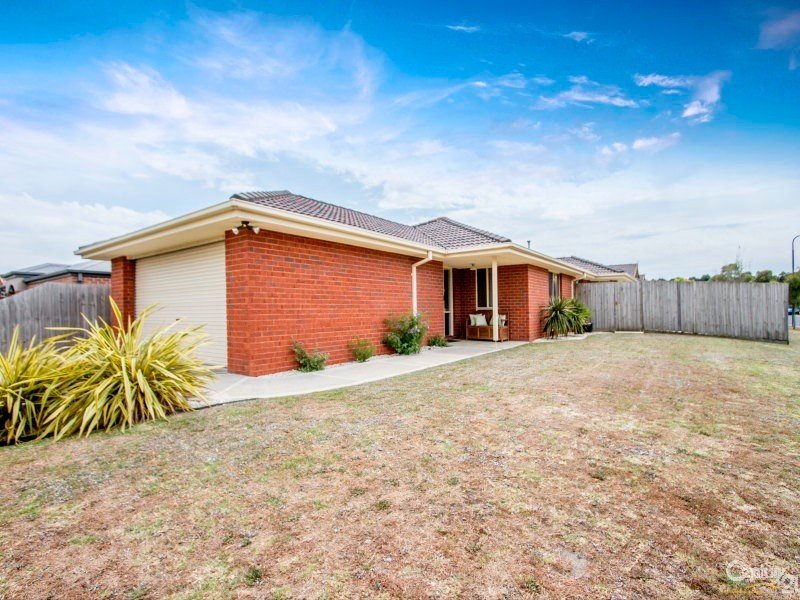 28 Brookland Greens Boulevard, Cranbourne, Vic 3977 Property Details