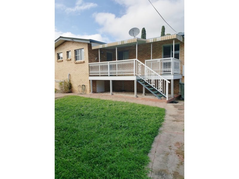 36 Balfour Street, Mount QLD 4695