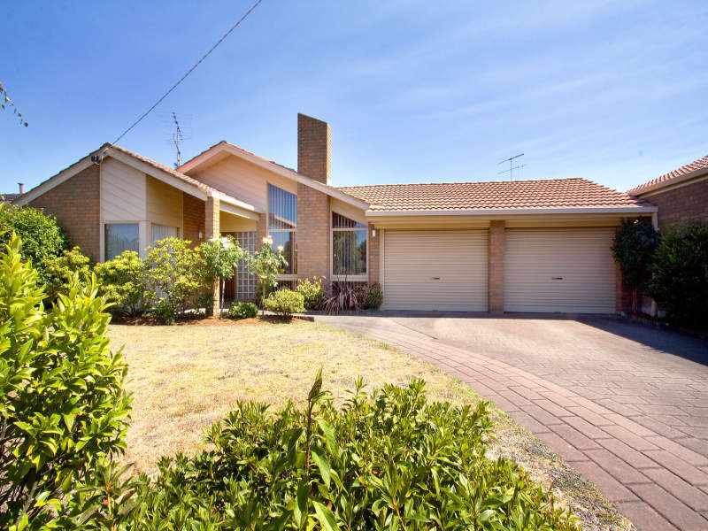 11 Ollerton Avenue, Newborough, VIC 3825