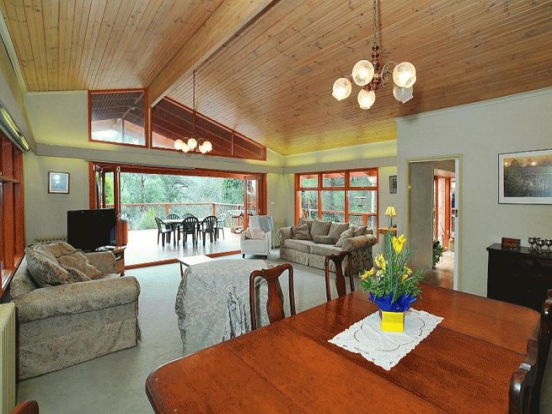 22 Currajong Avenue, Selby, VIC 3159