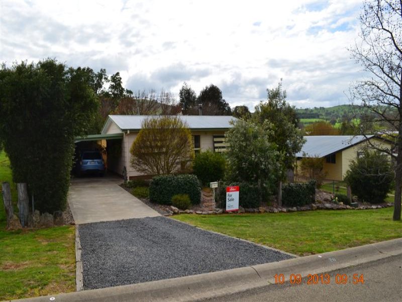 28 Lockhart Street, Adelong, NSW 2729