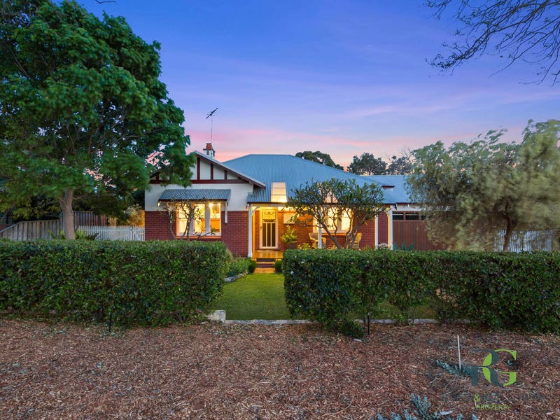 24 Yeovil Cres, Bicton, WA 6157
