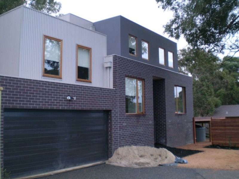 2/15 Ely Street, Eltham, VIC 3095